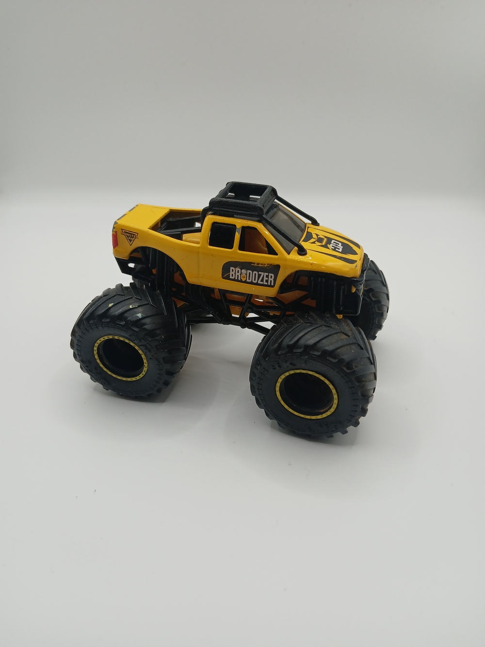 Monster Jam Spin Master BRODOZER Truck 1:64 GOLD Trim Black Rims EUC